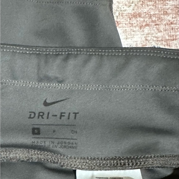 Nike Dri-FIT Charcoal Shorts Small - Picture 3 of 3